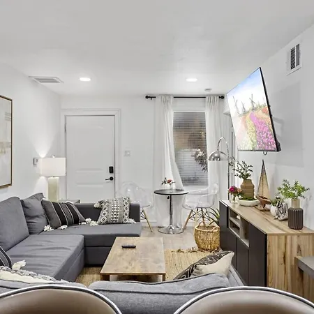 Htx Retreat: Sleeps 8, Wi-Fi, Parking, Free Gym Apartment